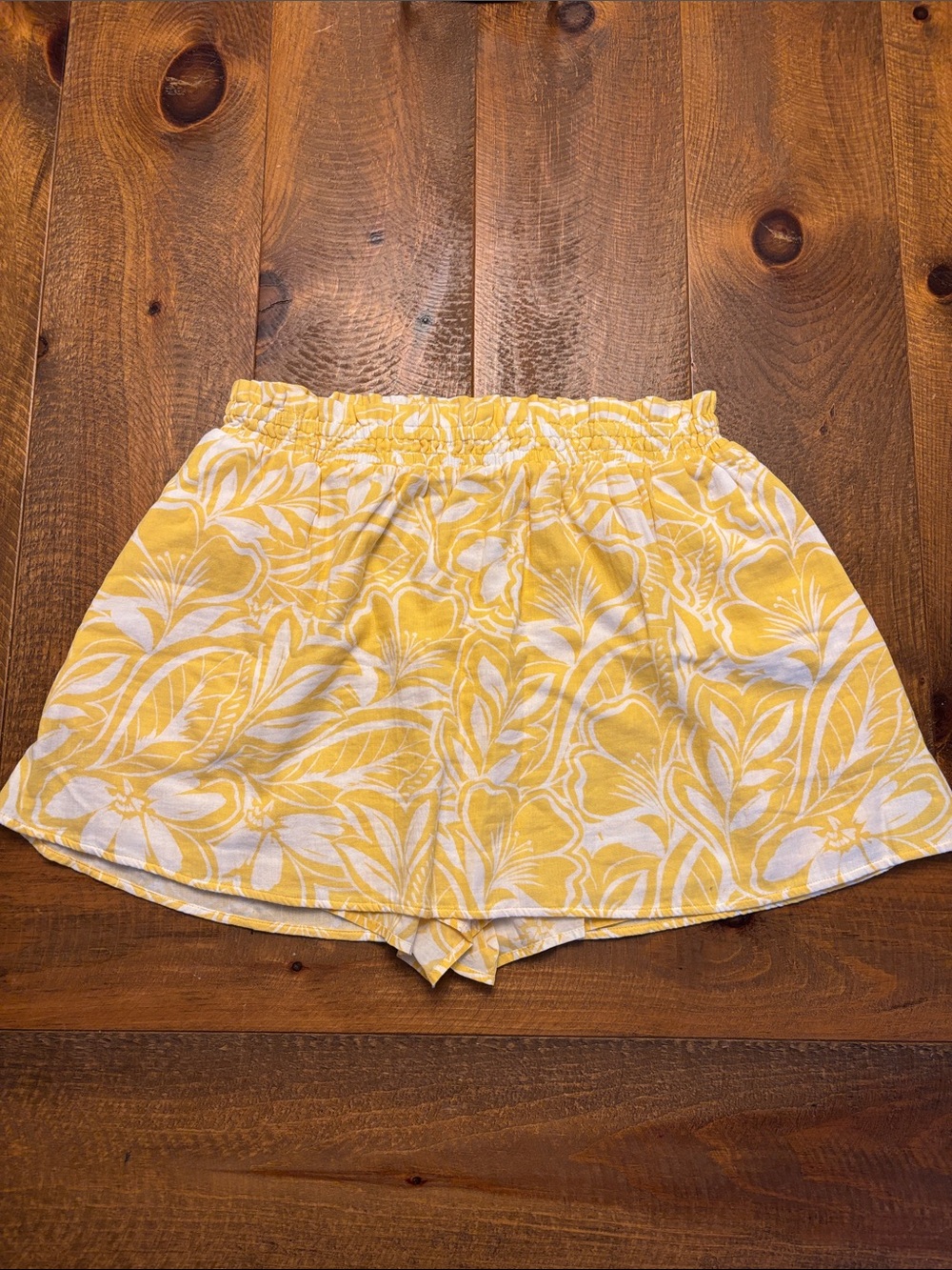 Old Navy Crinkle Gauze Ruffle Waist Mini Skort